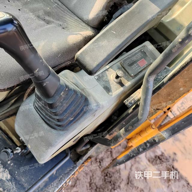 座椅左側(cè)控制臺/音響/含左手柄（駕駛室部分）