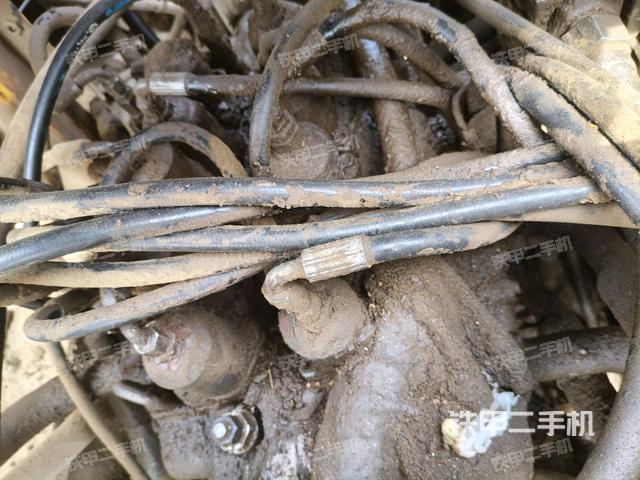 回轉(zhuǎn)馬達(dá)和主控閥（整機(jī)外觀）