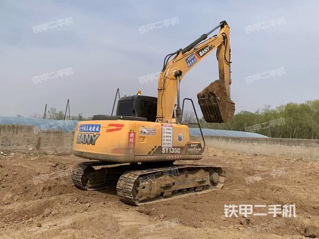 三一重工SY135C挖掘机的设备实拍-第2张实拍照片