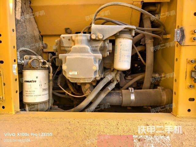 液壓泵艙室正面整體(整機外觀) 液壓泵艙室正面整體(整機外觀)