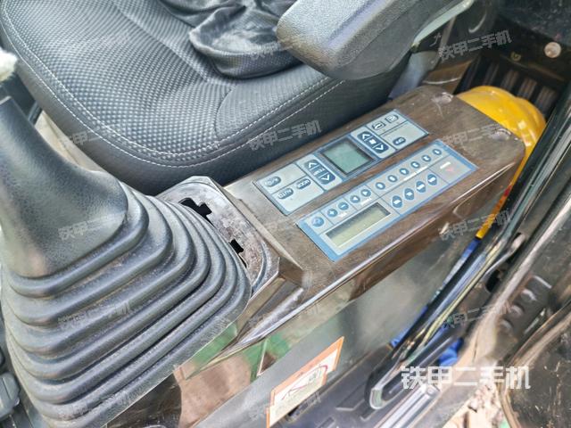 座椅左側(cè)控制臺(tái)/音響/含左手柄（駕駛室部分）