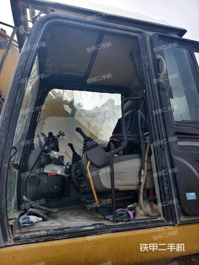 駕駛室左前45度（駕駛室部分）