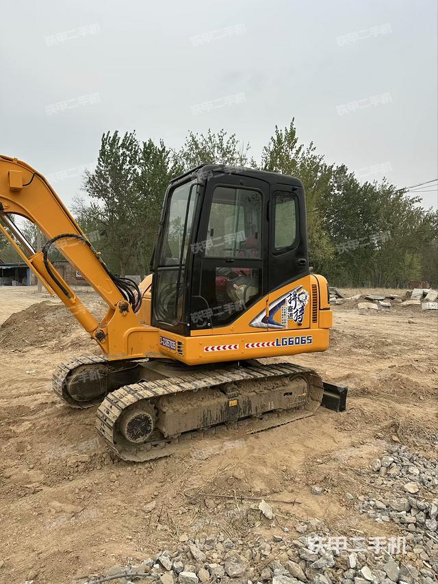 駕駛室整體（整機(jī)外觀）