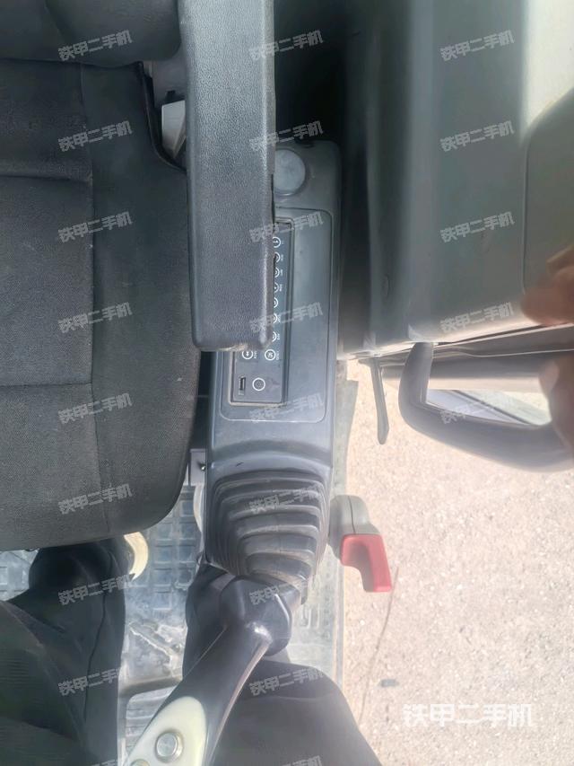 座椅左側(cè)控制臺/音響/含左手柄（駕駛室部分）