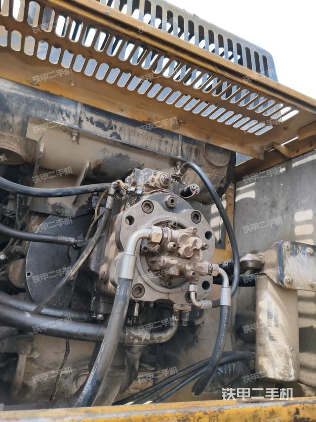 液壓泵艙室正面整體（整機(jī)外觀）