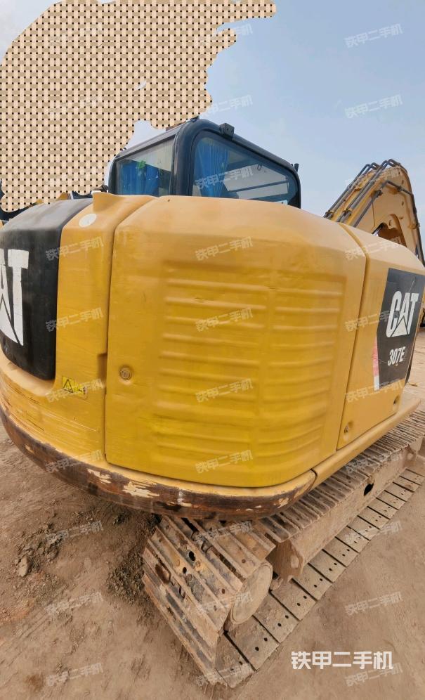 回轉(zhuǎn)馬達(dá)和主控閥(整機(jī)外觀) 回轉(zhuǎn)馬達(dá)和主控閥(整機(jī)外觀)