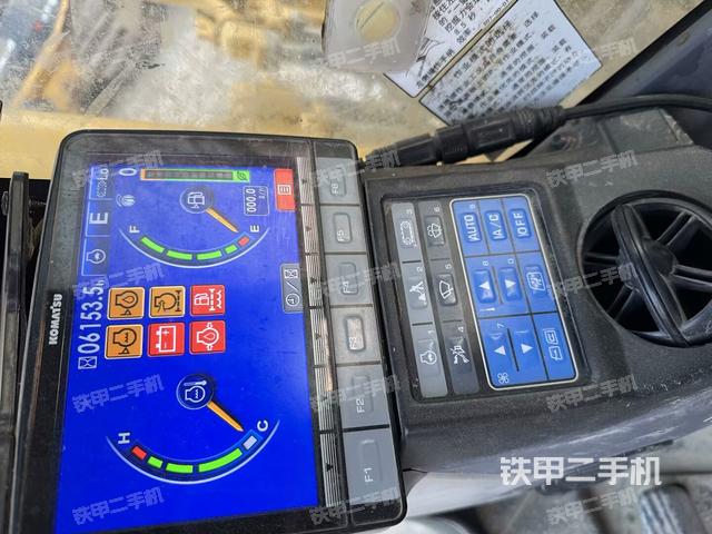 駕駛室整體(整機(jī)外觀) 駕駛室整體(整機(jī)外觀)