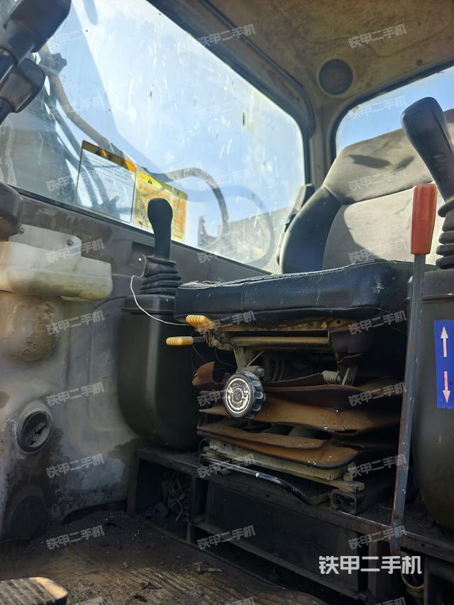 駕駛室整體（整機外觀）