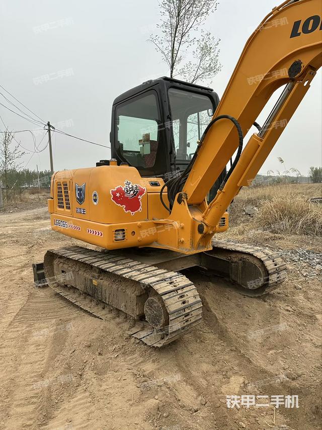 回轉(zhuǎn)馬達(dá)和主控閥（整機(jī)外觀）