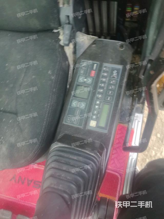 座椅左側(cè)控制臺/音響/含左手柄（駕駛室部分）