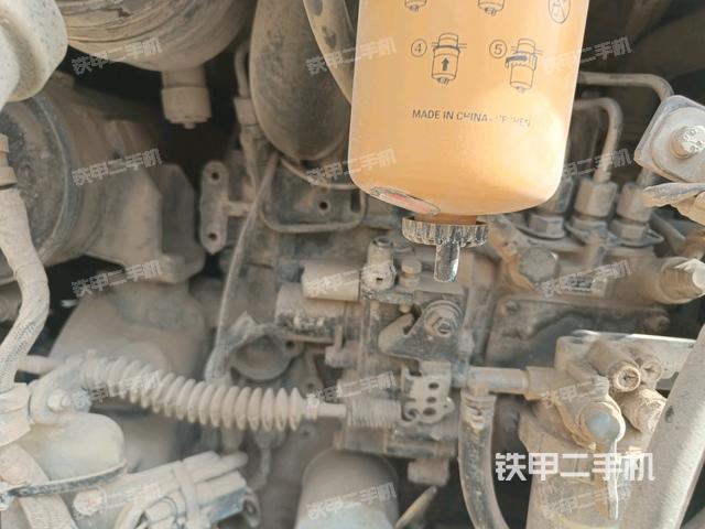 回轉(zhuǎn)馬達(dá)和主控閥(整機(jī)外觀) 回轉(zhuǎn)馬達(dá)和主控閥(整機(jī)外觀)