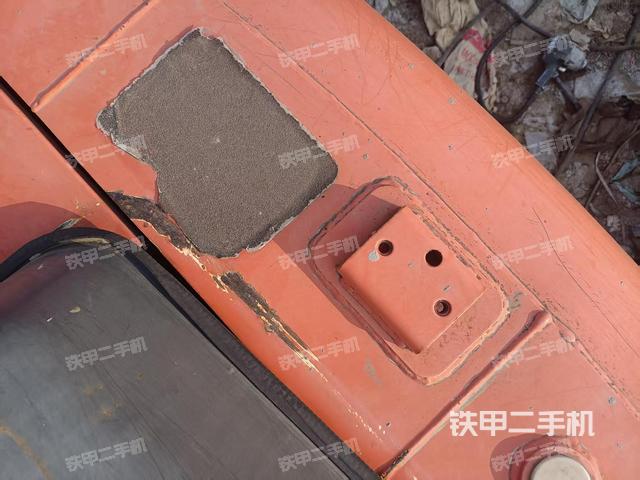 駕駛室頂部(整機外觀) 駕駛室頂部(整機外觀)