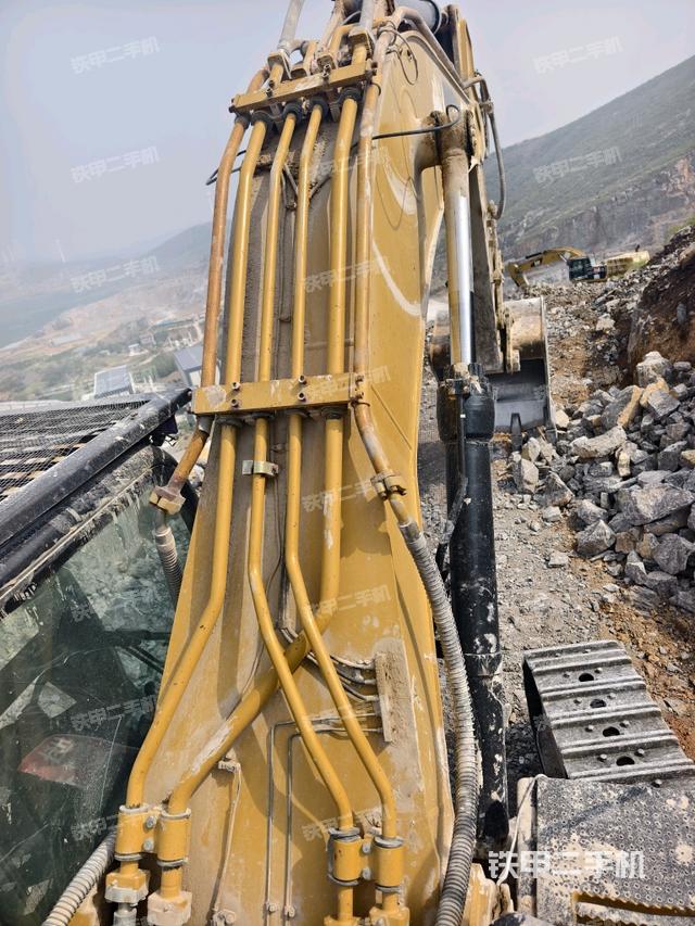 大臂背部俯視（工作和回轉(zhuǎn)裝置）