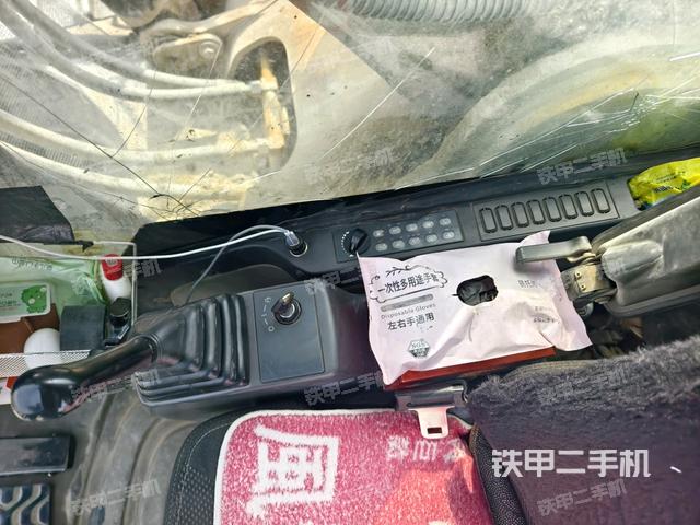 座椅右側(cè)控制臺(tái)/鑰匙門/油門/含右手柄（駕駛室部分）