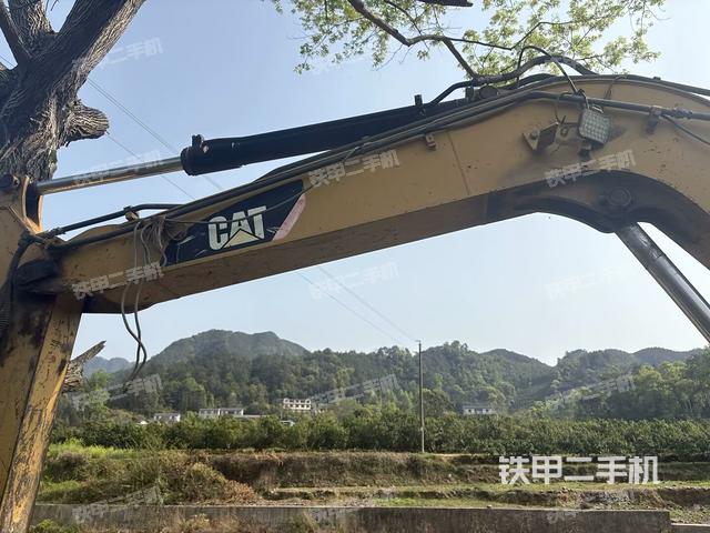 鏟斗右后整體(工作和回轉裝置) 鏟斗右后整體(工作和回轉裝置)