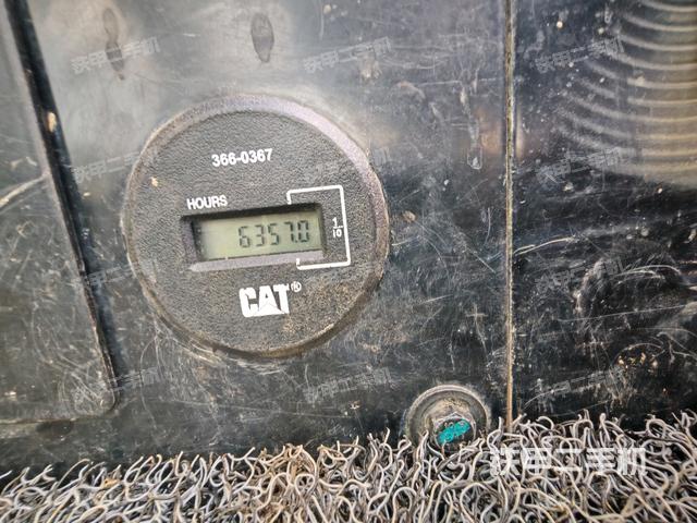 駕駛室頂部(整機(jī)外觀) 駕駛室頂部(整機(jī)外觀)