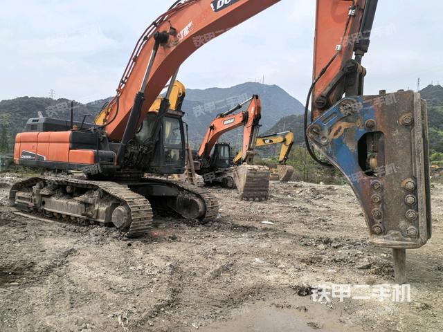 右前45(整機(jī)外觀) 右前45(整機(jī)外觀)