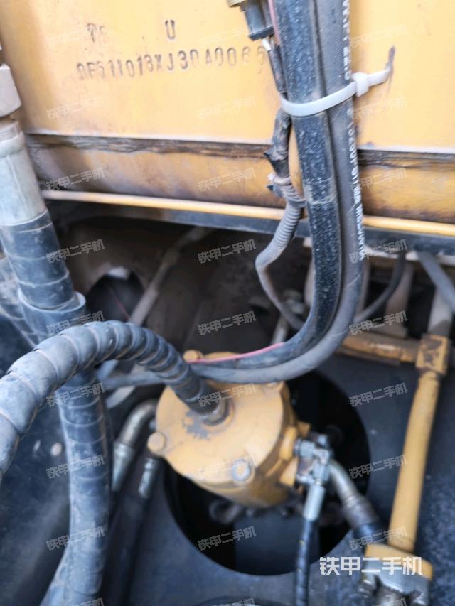 氣門(mén)室蓋螺絲特寫(xiě)（上車(chē)部件）