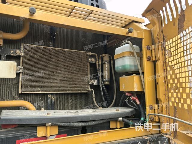 散熱器正面(大件艙室) 散熱器正面(大件艙室)