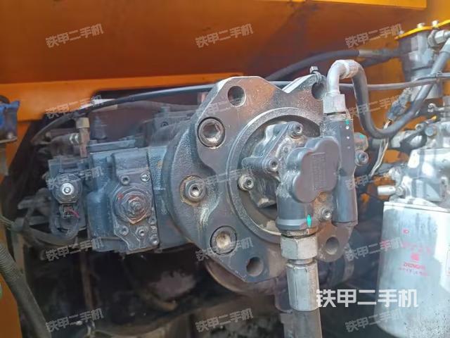 液壓泵艙室正面整體(整機(jī)外觀) 液壓泵艙室正面整體(整機(jī)外觀)