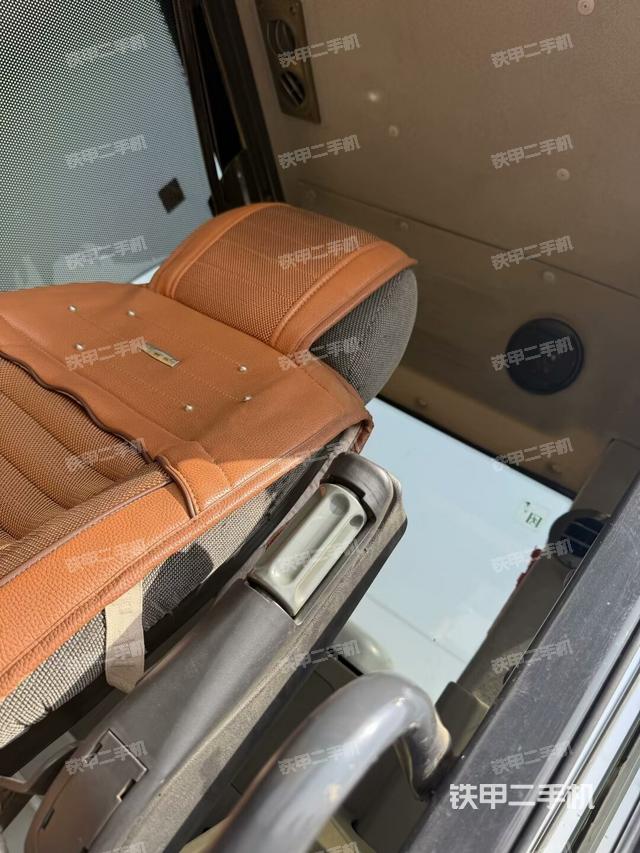 座椅右側(cè)控制臺/鑰匙門/油門/含右手柄（駕駛室部分）