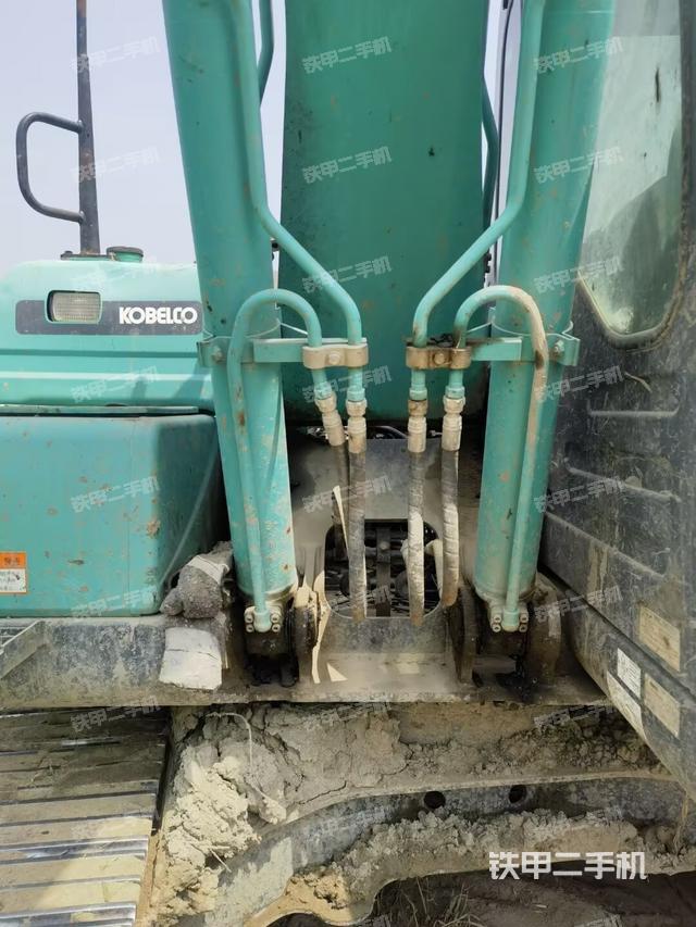 大臂油缸整體?豎拍（工作和回轉(zhuǎn)裝置）