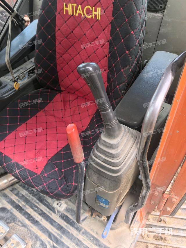 座椅左侧控制台/音响/含左手柄（驾驶室部分）