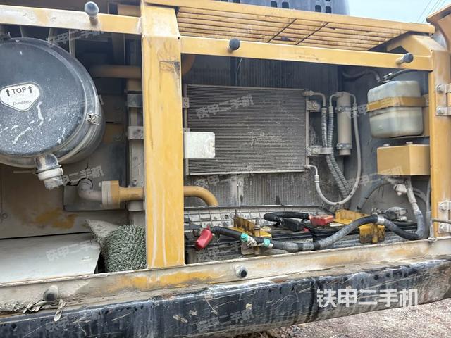 散熱器正面(大件艙室) 散熱器正面(大件艙室)