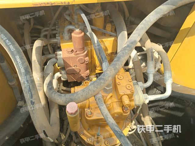 回轉(zhuǎn)馬達(dá)和主控閥（整機(jī)外觀）