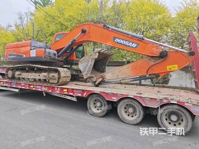 驾驶室整体（整机外观）