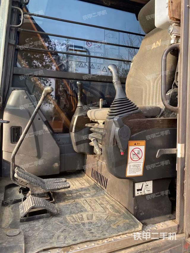 駕駛室整體（整機(jī)外觀）