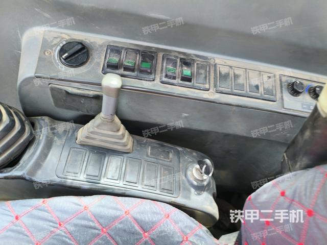 座椅左側(cè)控制臺(tái)/音響/含左手柄（駕駛室部分）