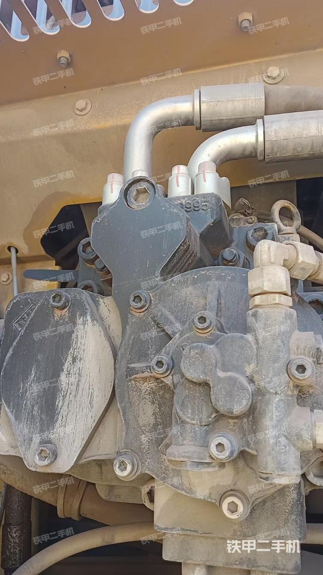 液壓泵艙室正面整體（整機(jī)外觀）