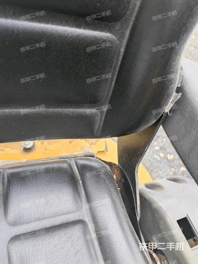 后窗玻璃角標（駕駛室部分）