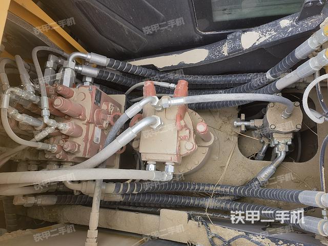 回轉馬達和主控閥（整機外觀）