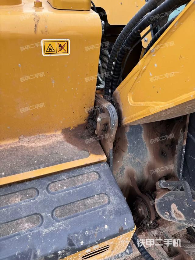 大臂根部?斜（工作和回轉(zhuǎn)裝置）