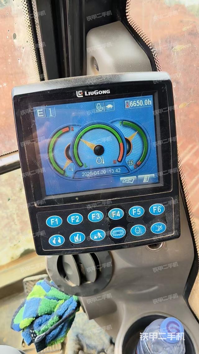 驾驶室整体（整机外观）