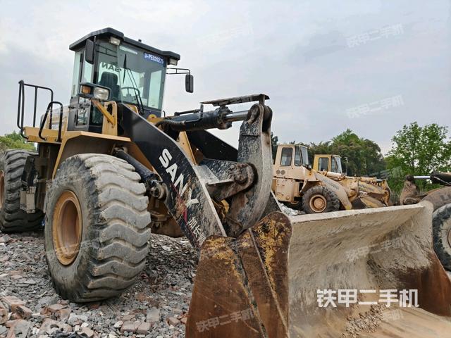 右前45°(整機(jī)外觀) 右前45°(整機(jī)外觀)