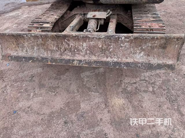 轉(zhuǎn)盤和下車架正前（工作和回轉(zhuǎn)裝置）