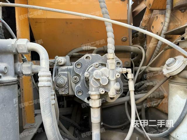 液壓泵艙室正面整體（整機(jī)外觀）