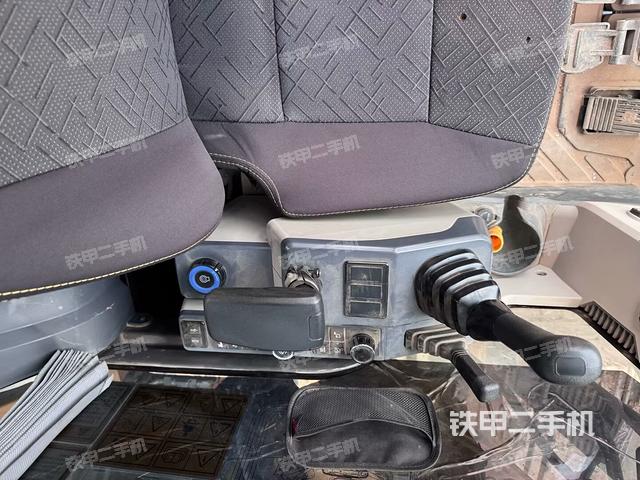 座椅左側(cè)控制臺/音響/含左手柄（駕駛室部分）