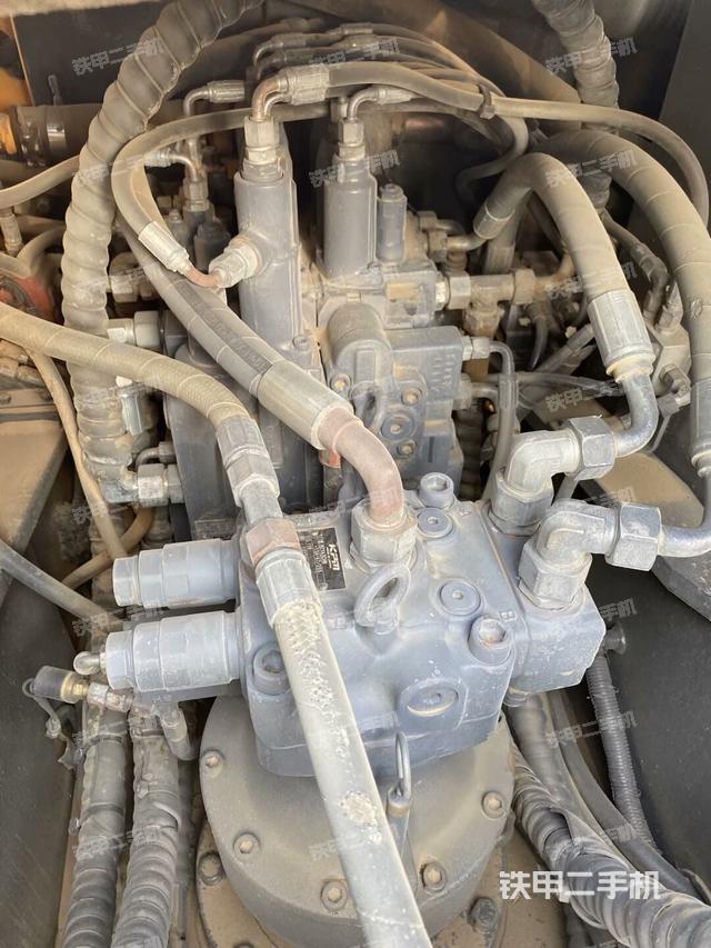 回轉(zhuǎn)馬達(dá)和主控閥（整機外觀）