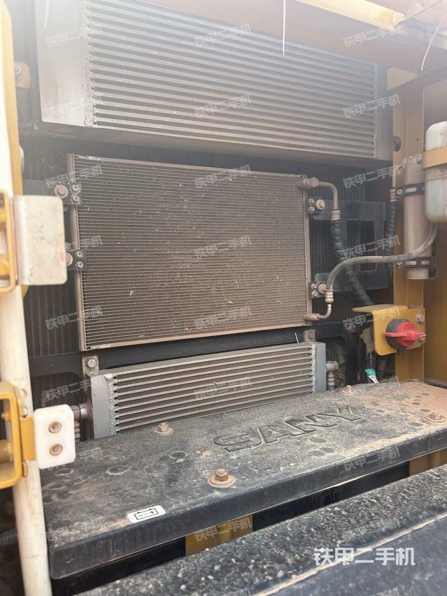 散熱器正面（大件艙室）