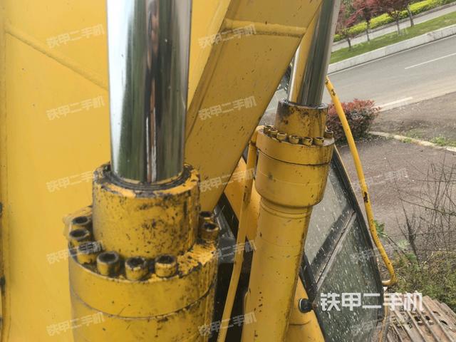 小臂整體左后（工作和回轉(zhuǎn)裝置）