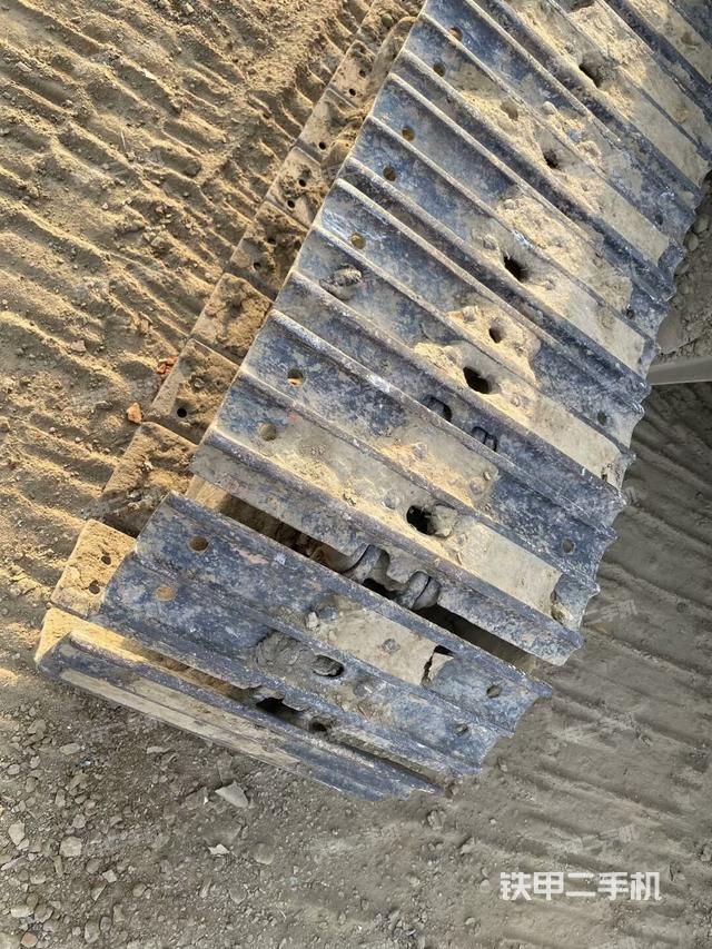 單側(cè)履帶整體（整機(jī)外觀）