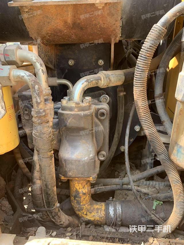 液壓泵艙室正面整體（整機(jī)外觀）