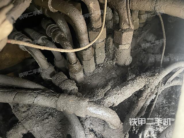 回轉(zhuǎn)馬達(dá)和主控閥（整機(jī)外觀）