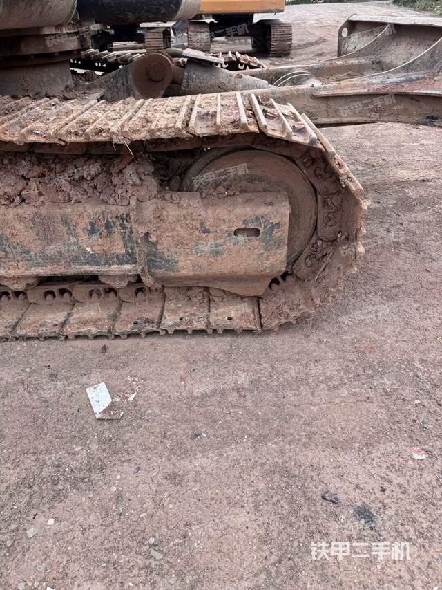 右驅(qū)動輪（行走機構(gòu)）