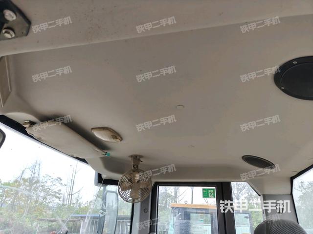 駕駛室內(nèi)部（駕駛室部分）