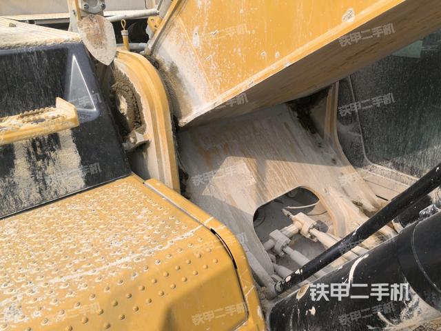 大臂背部俯視(工作和回轉(zhuǎn)裝置) 大臂背部俯視(工作和回轉(zhuǎn)裝置)
